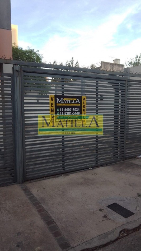 Hermoso departamento de 2 ambientes con terraza y parrilla y 2 cocheras