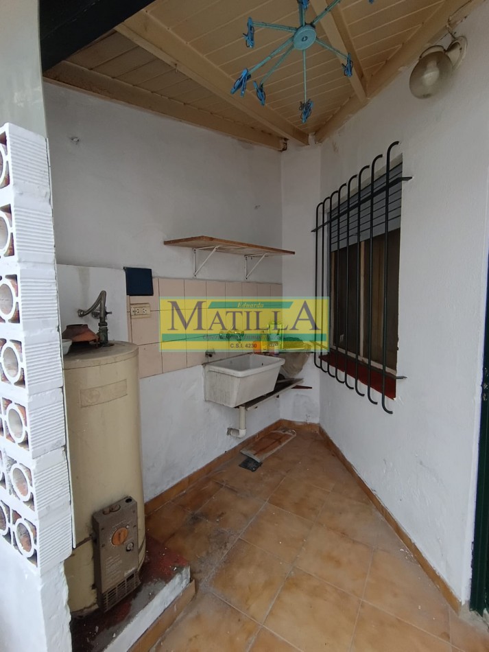 Casa con cochera y patio unica en Carapachay