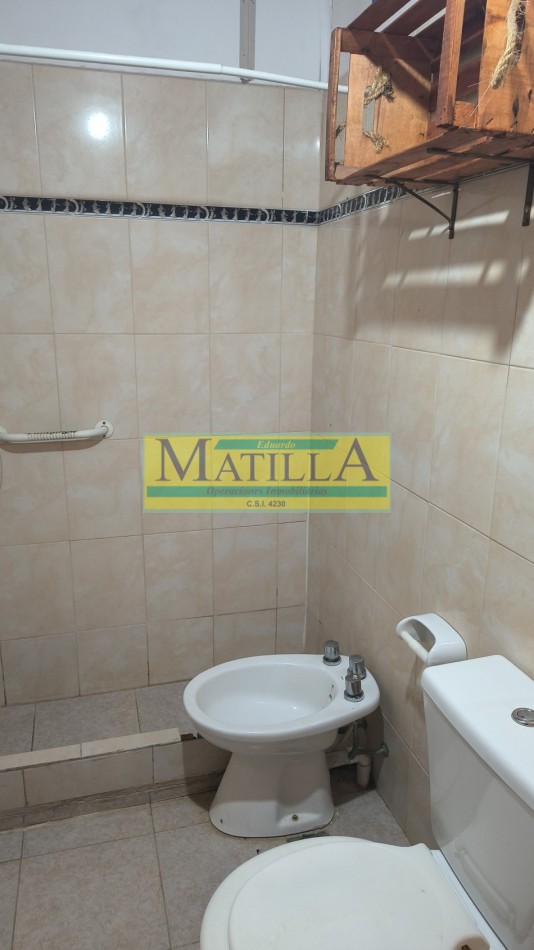 Casa en alquiler 3 ambientes con cochera