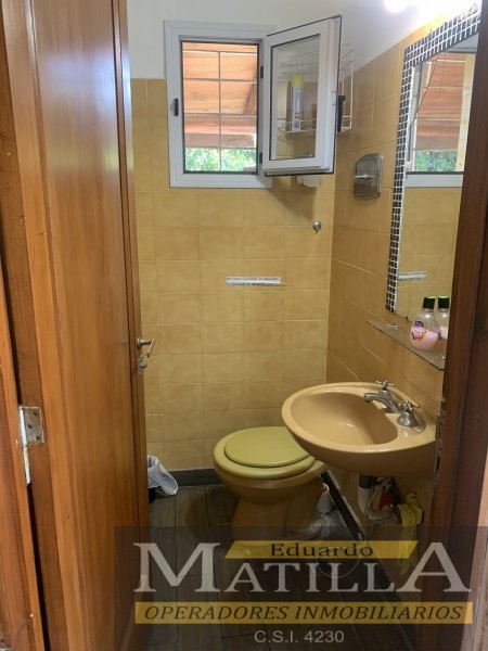 HERMOSO CHALET CON PARQUE Y PISCINA.