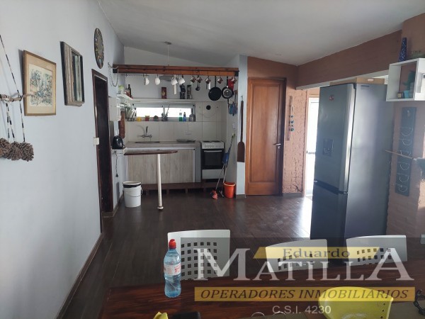 HERMOSO CHALET CON PARQUE Y PISCINA.