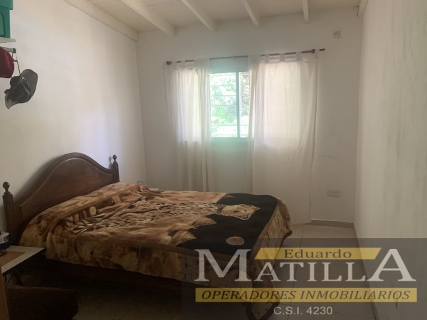 HERMOSO CHALET CON PARQUE Y PISCINA.