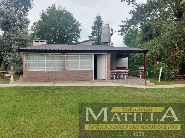 HERMOSO CHALET CON PARQUE Y PISCINA.