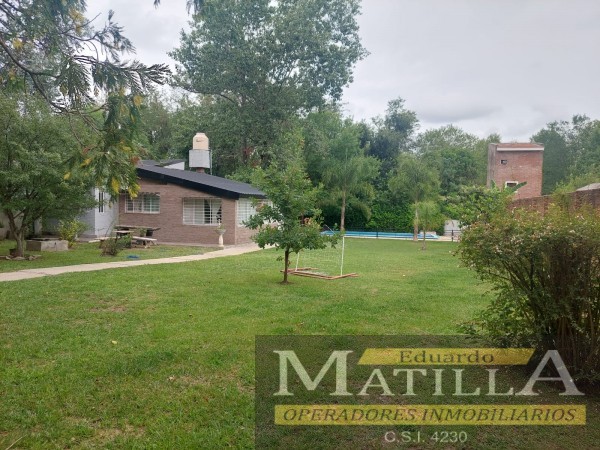 HERMOSO CHALET CON PARQUE Y PISCINA.