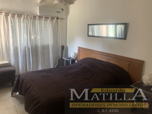 HERMOSO CHALET CON PARQUE Y PISCINA.