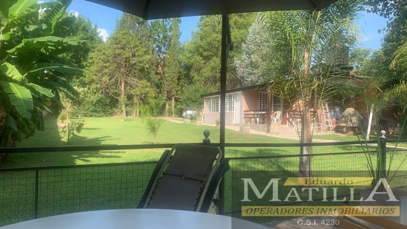 HERMOSO CHALET CON PARQUE Y PISCINA.