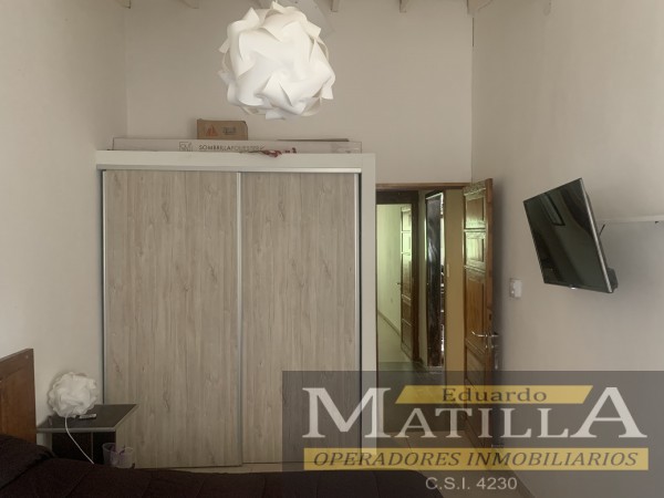 HERMOSO CHALET CON PARQUE Y PISCINA.