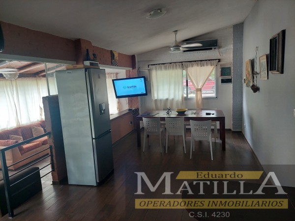 HERMOSO CHALET CON PARQUE Y PISCINA.