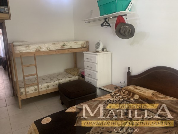 HERMOSO CHALET CON PARQUE Y PISCINA.