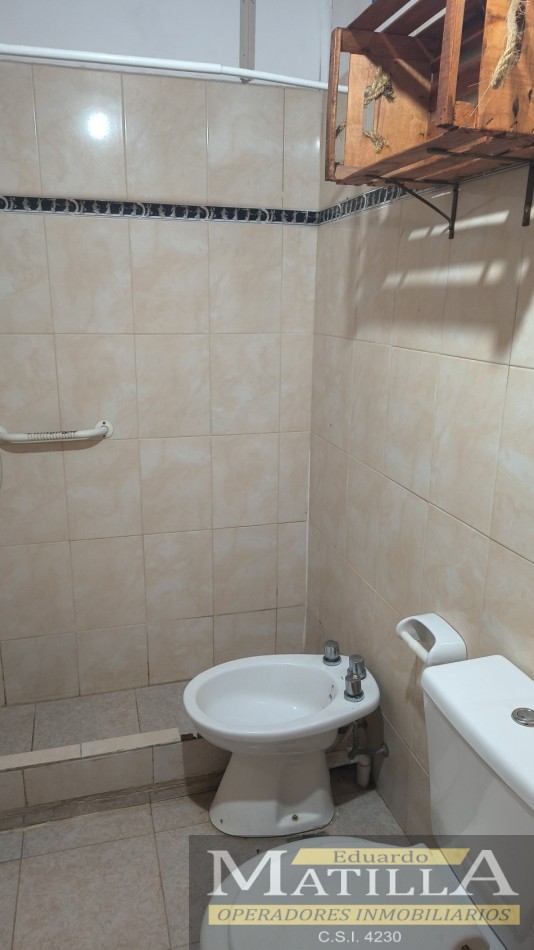 Casa en alquiler 3 ambientes con cochera