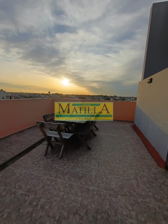 Hermoso departamento de 2 ambientes con terraza exclusiva y parrilla, cochera para 2 autos