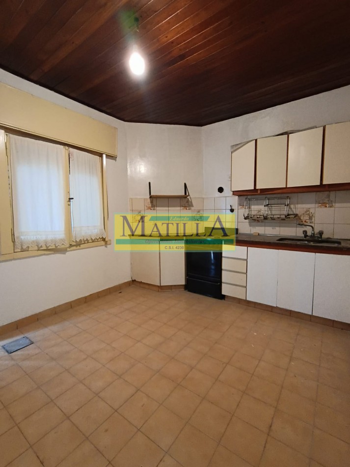 Casa con cochera y patio unica en Carapachay