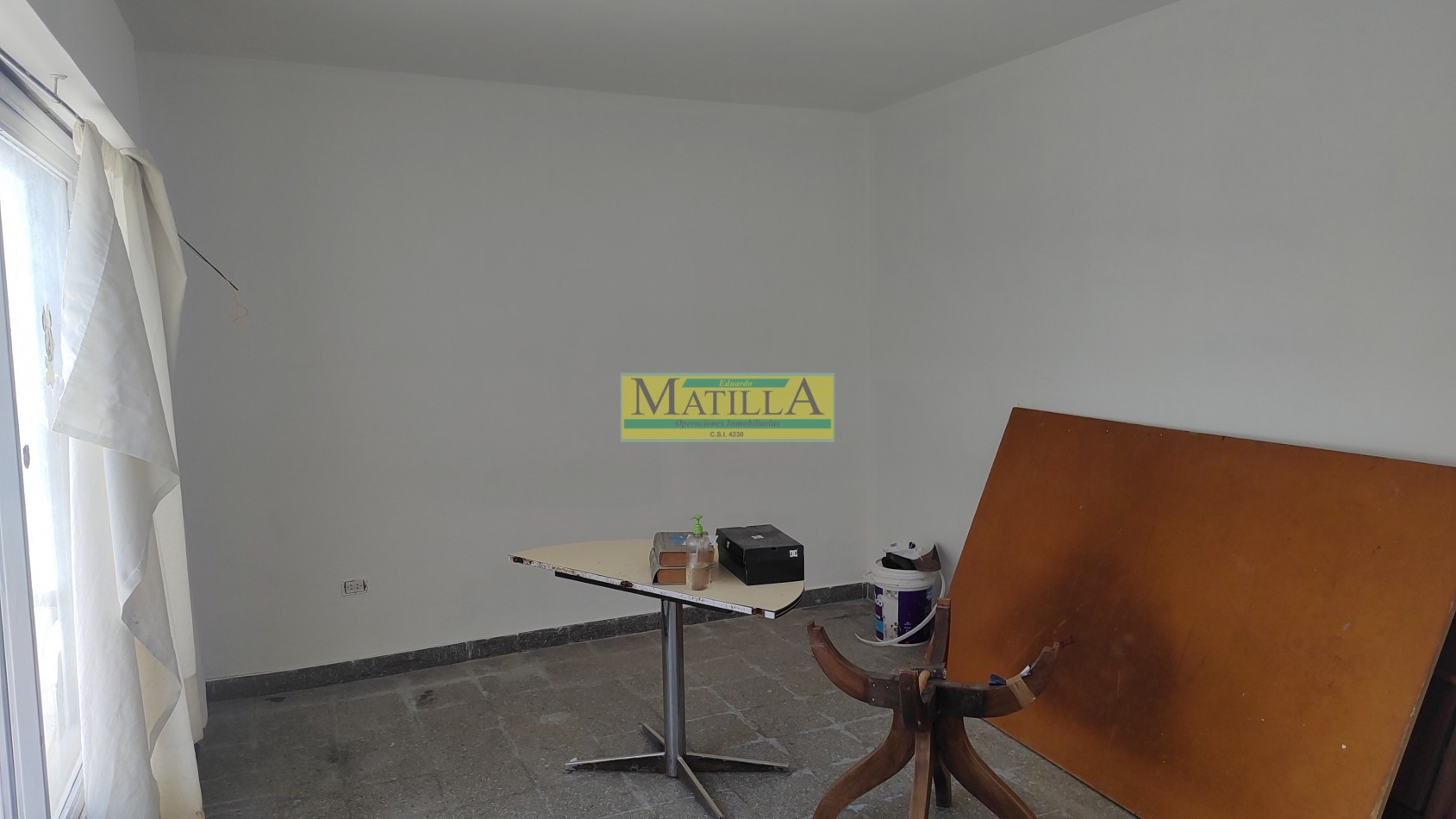 PH a 1 cuadra de Av. Mitre sobre calle Carlos Villate, 1 dormitorio, cocina comedor, baño, amplio patio y terraza.