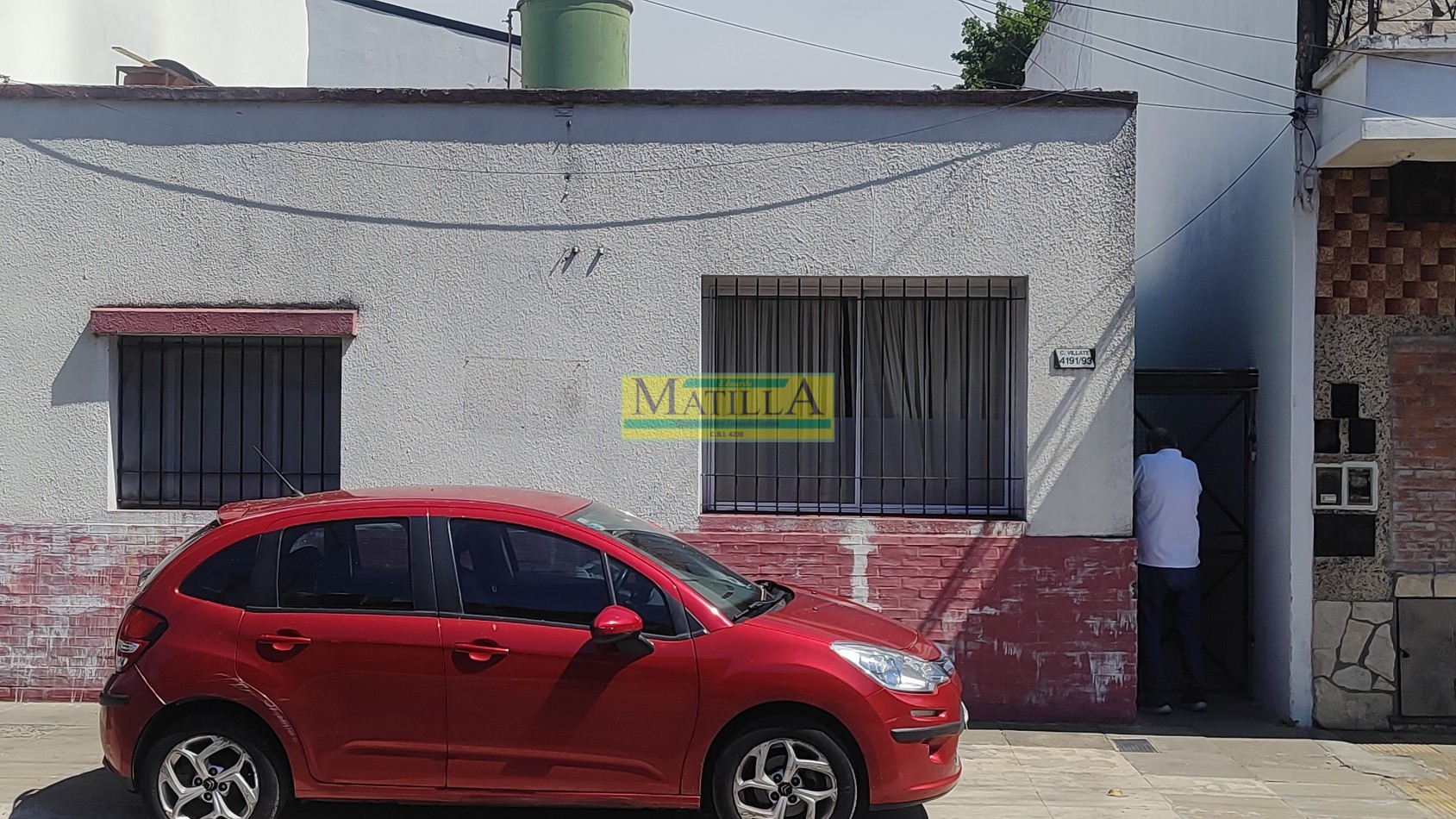 PH a 1 cuadra de Av. Mitre sobre calle Carlos Villate, 1 dormitorio, cocina comedor, baño, amplio patio y terraza.