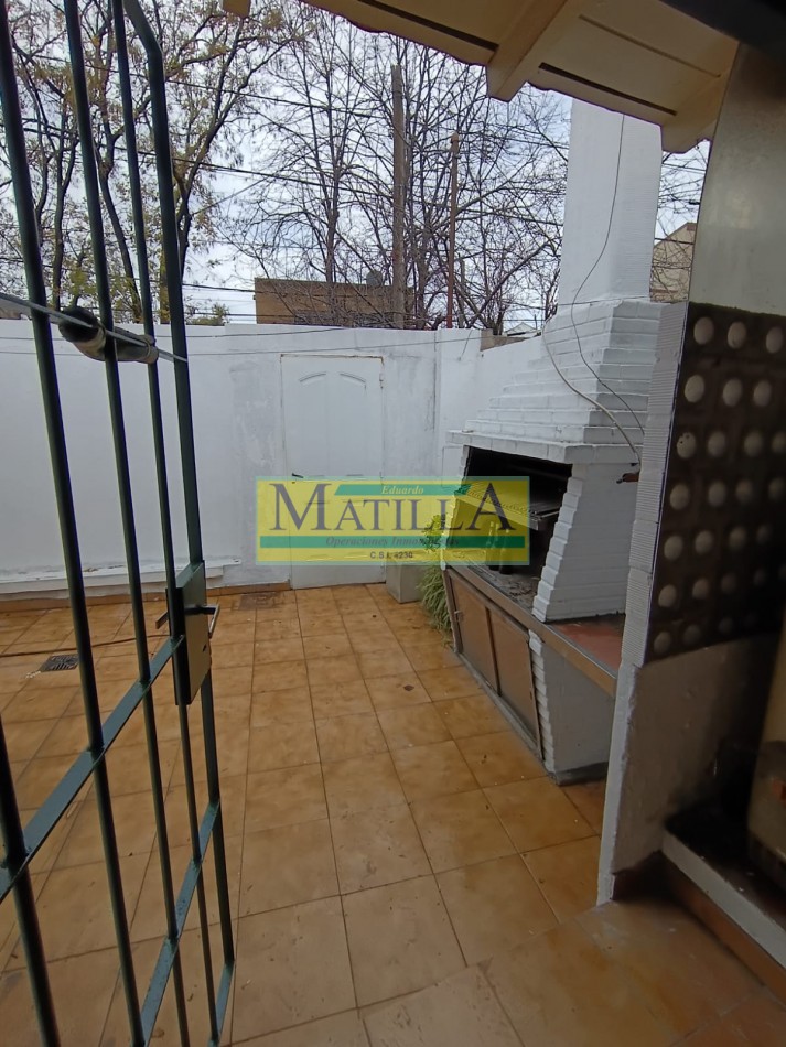 Casa con cochera y patio unica en Carapachay