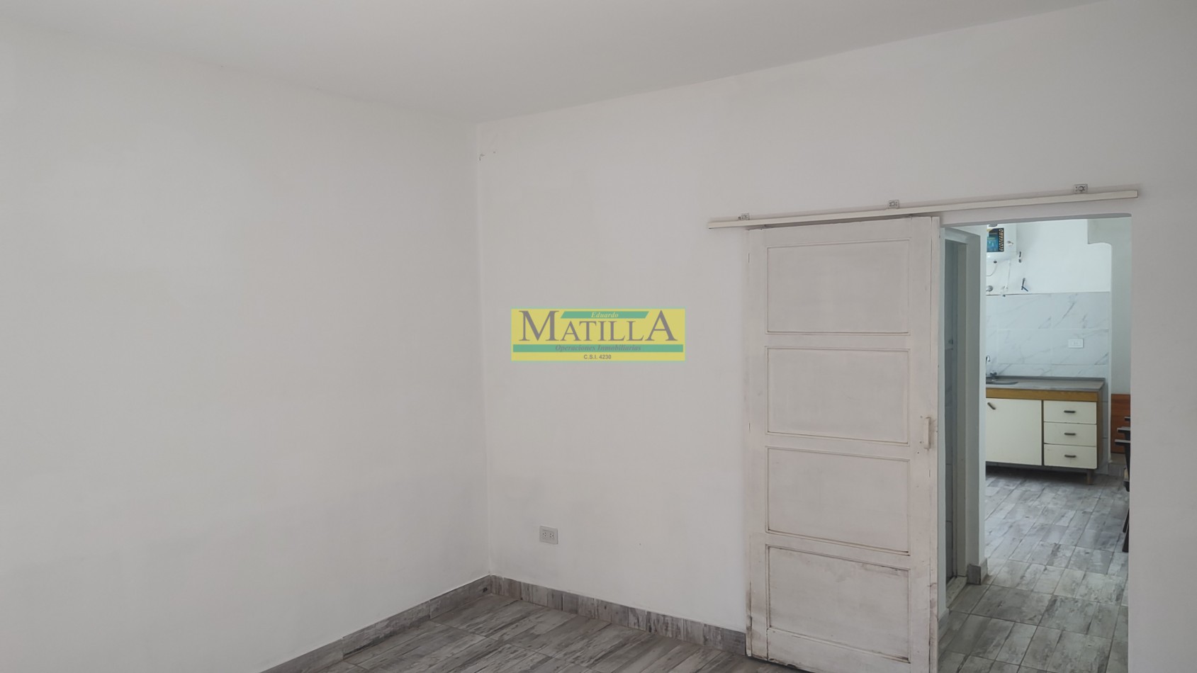 ALQUILER permanente en capilla del monte, 2 ambientes , con hermosa terraza y jardin 