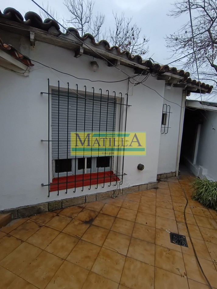 Casa con cochera y patio unica en Carapachay