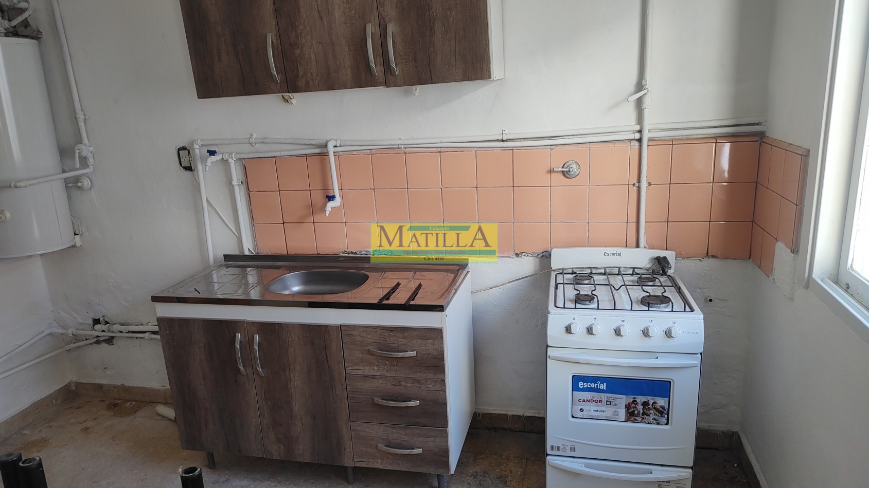 PH a 1 cuadra de Av. Mitre sobre calle Carlos Villate, 1 dormitorio, cocina comedor, baño, amplio patio y terraza.