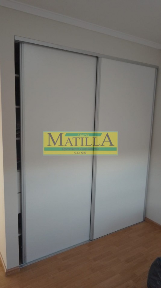 Hermoso departamento de 2 ambientes con terraza y parrilla y 2 cocheras