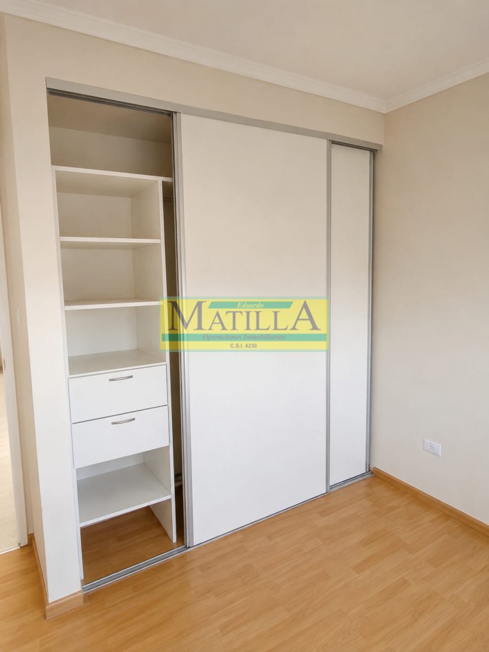 Hermoso departamento de 2 ambientes con terraza exclusiva y parrilla, cochera para 2 autos