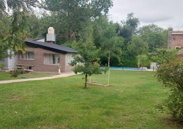 HERMOSO CHALET CON PARQUE Y PISCINA.
