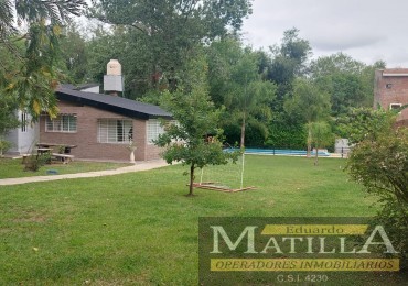 HERMOSO CHALET CON PARQUE Y PISCINA.