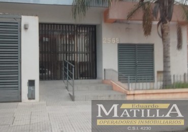 Hermoso departamento de 2 ambientes con terraza exclusiva y parrilla, cochera para 2 autos